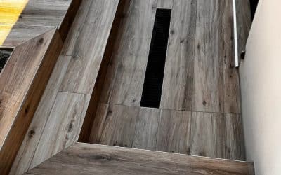 Aménagemement extérieur avec sol effet boisé